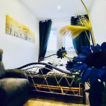 Beautiful 2Br And 1Lr Apartment 10 Minutes To St Stephens
