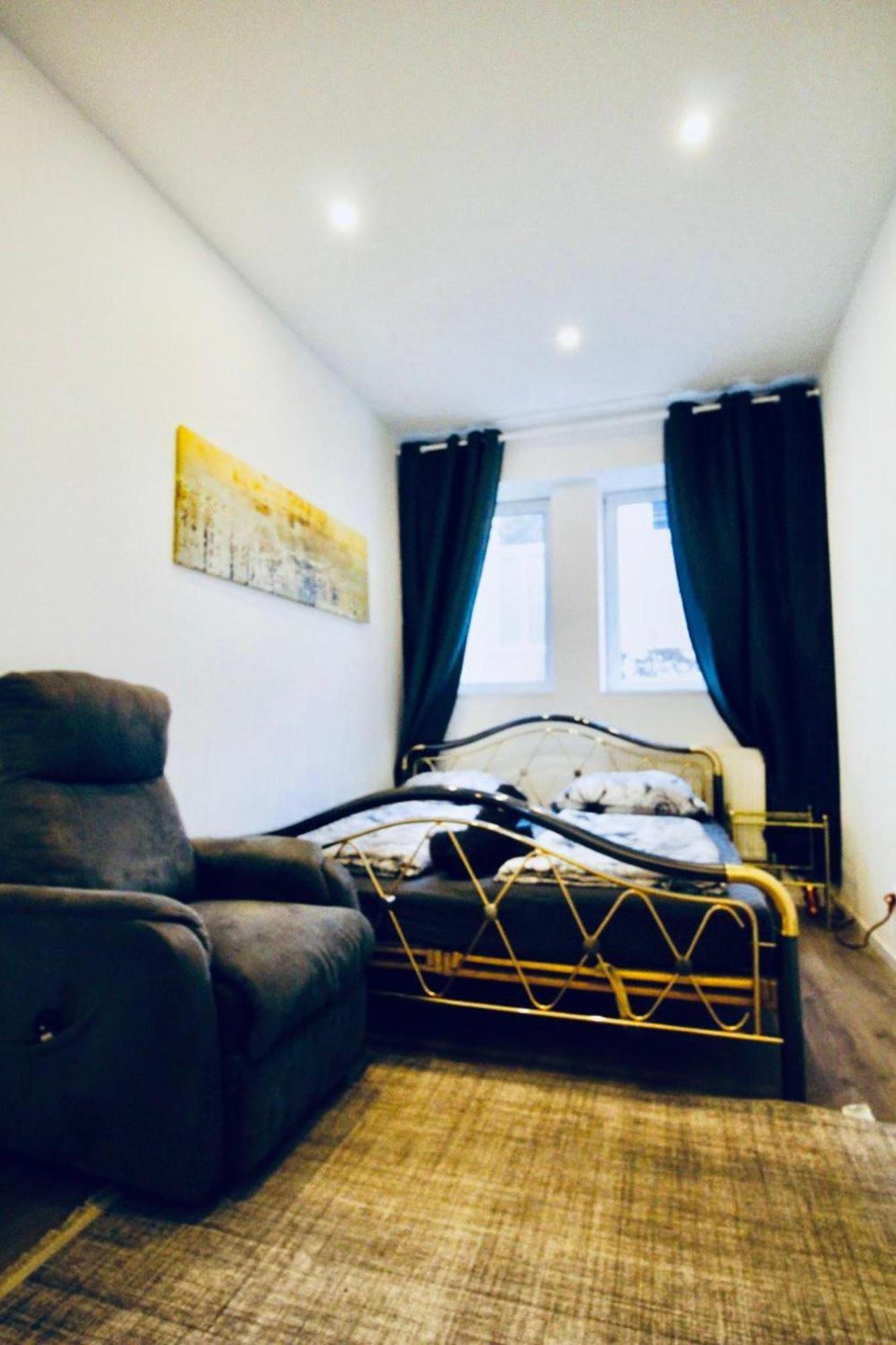 Beautiful 2br And 1lr 10 Minutes To St Stephens Apartment
