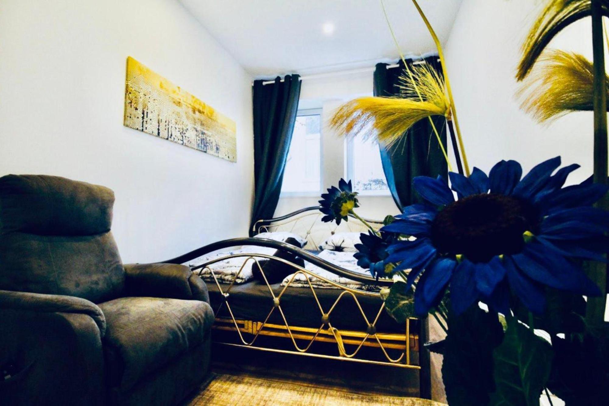 Beautiful 2br And 1lr 10 Minutes To St Stephens Apartment